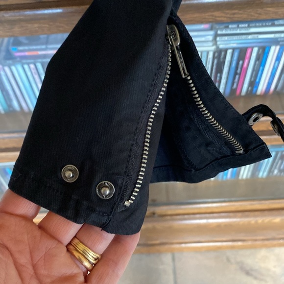 URBAN LIFE True Black Capris Size 7/8 - Picture 5 of 10